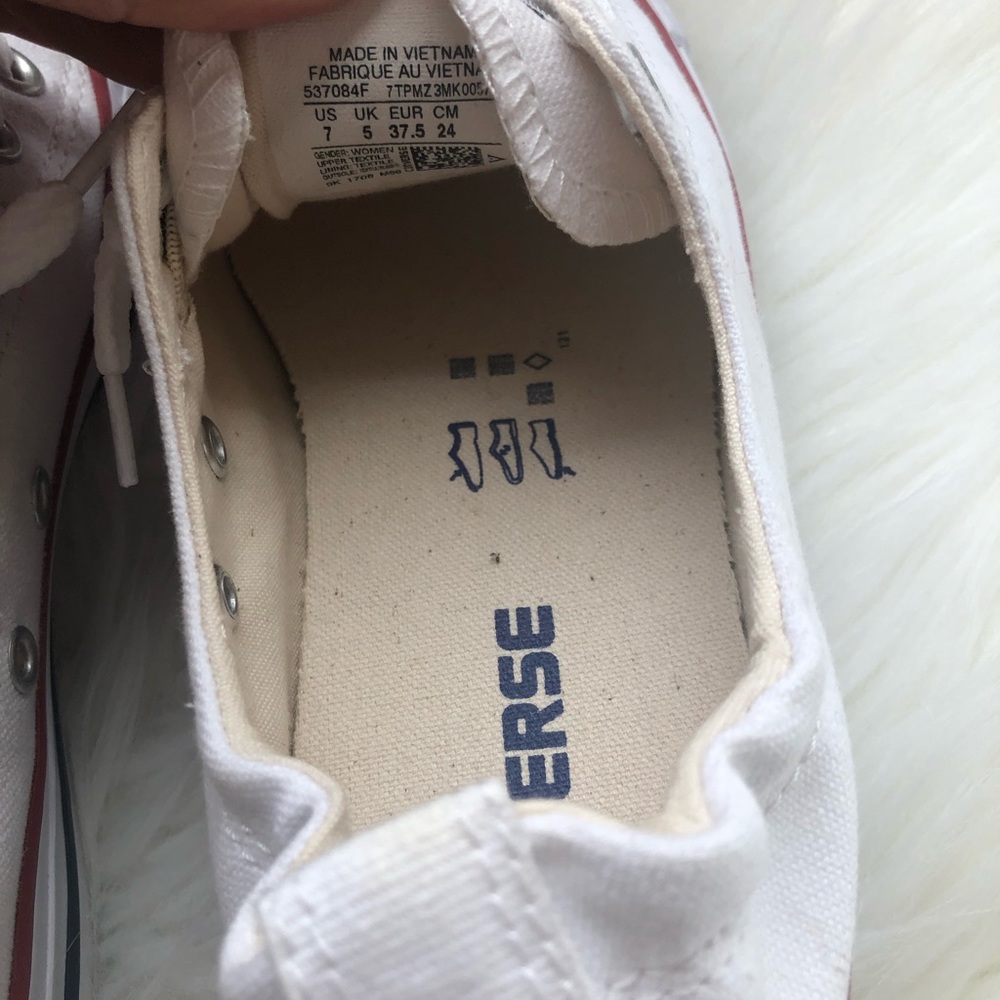 Converse - Picture 2 of 2